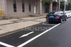 車停在車位也被貼處罰單子？交通警察：這三種停車方式也算違規(guī)！