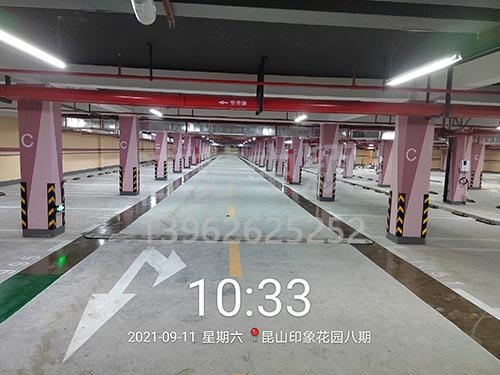 地下停車場理應(yīng)安裝哪些道路劃線標識牌呢?