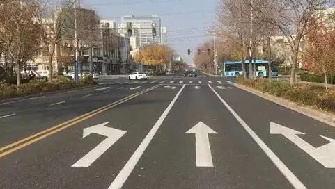 蘇州道路劃線多少錢一米造價(jià)？中穎價(jià)格合理