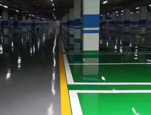 蘇州環(huán)氧地坪解析：地坪漆施工時怎么樣保護墻面、設(shè)備不被污染？