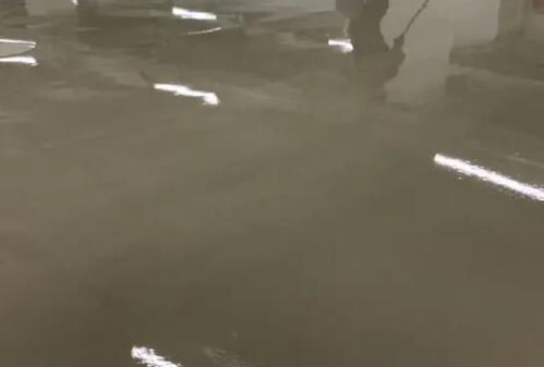 蘇州環(huán)氧地坪廠家分析水泥自流平的特點(diǎn)特點(diǎn)，水泥自流平地面哪家好?