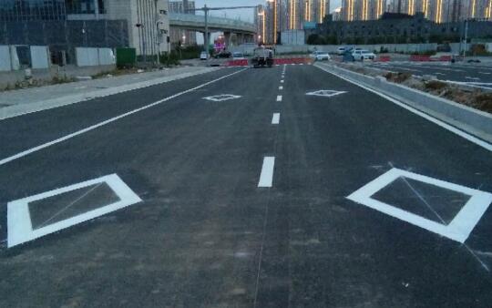 蘇州道路標(biāo)線刮涂過程中應(yīng)注意的幾個問題？