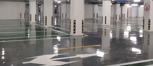 停車位劃線用什么機(jī)器？助您打造秩序停車場(chǎng)！