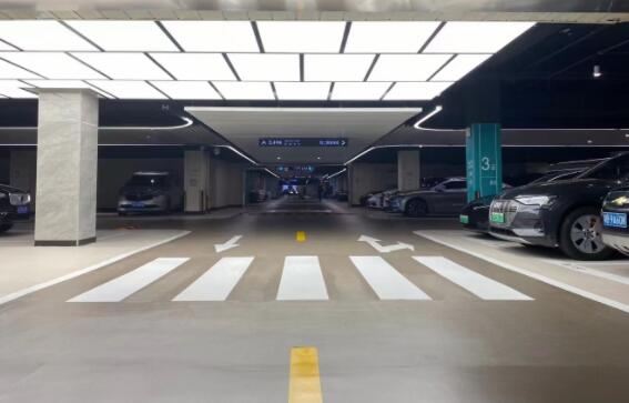 道路熱熔劃線多少錢一米？用公正的價(jià)格開(kāi)啟安全行駛的未來(lái)