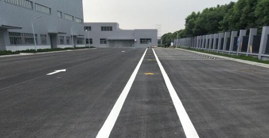 廠區(qū)道路標線設計要求？廠區(qū)道路標線彰顯安全與效率！